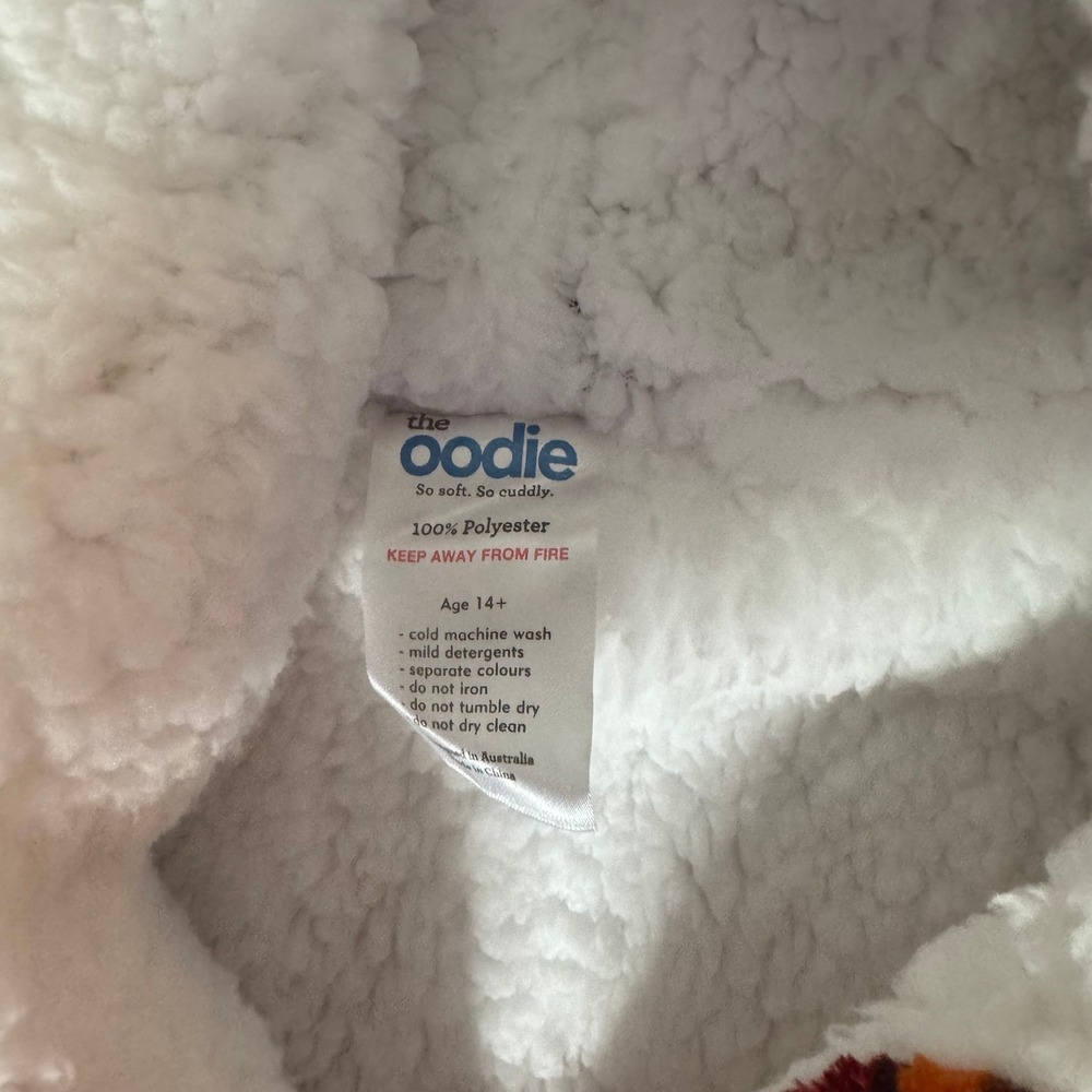 The Oodie Pizza Wearable Blanket Hoodie Adult One Size Red Sherpa NWT - Picture 9 of 10